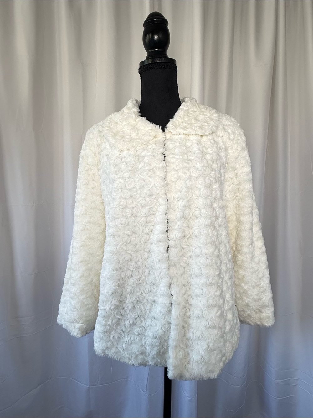 JohnPaulRichard Ivory Faux Fur Swirl Jacket Large Retro Holiday Winter Glam NWT